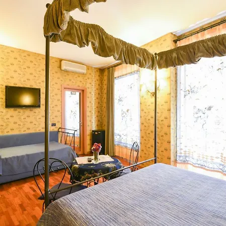 Residenza Ave Bed and Breakfast 4*